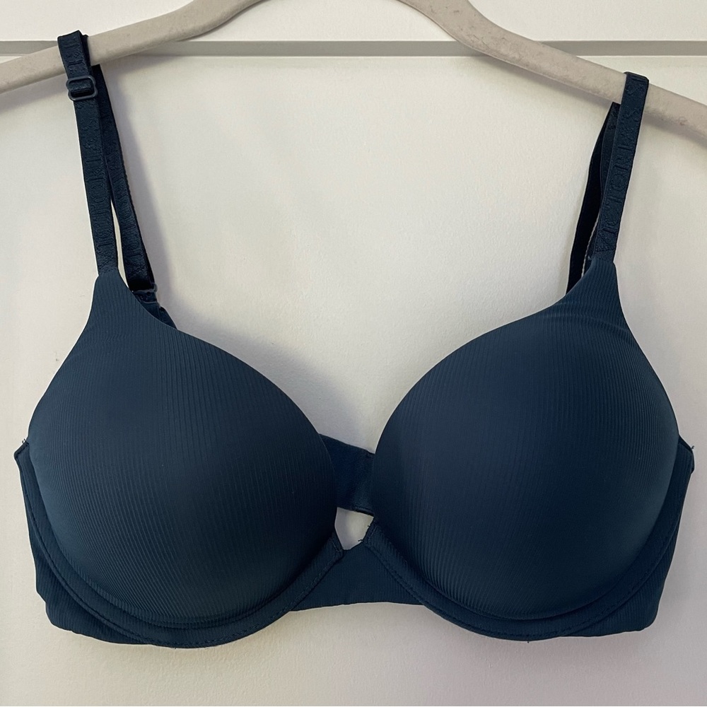 Victoria Secret T-shirt Plunge Push-up Bra